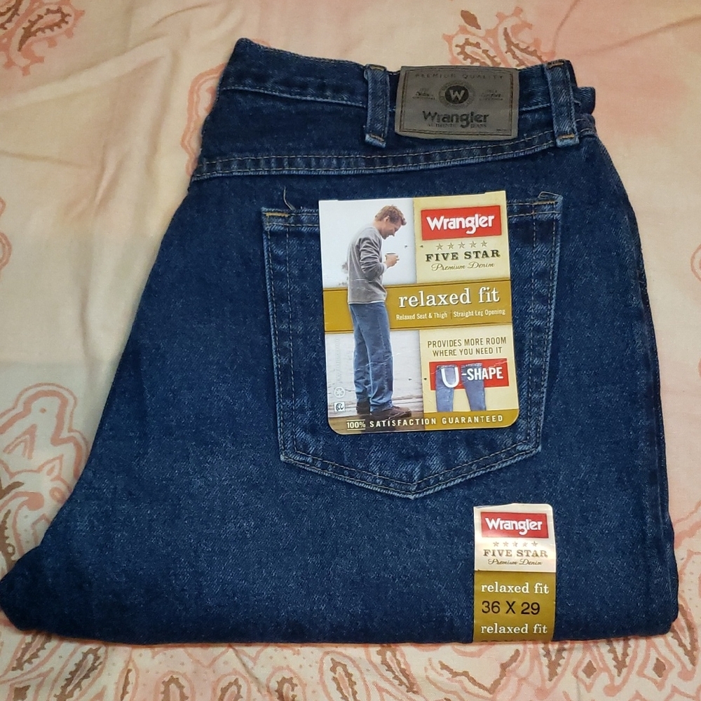 36x29 Wrangler Men's Relaxed Fit Jeans - Dark Blue (D)